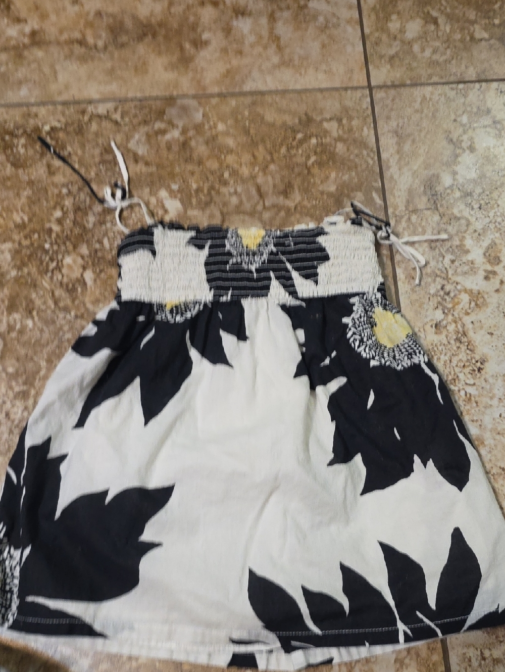 GapKids Black White Floral Smocked Halter  Top Versatile Size S 6-7
